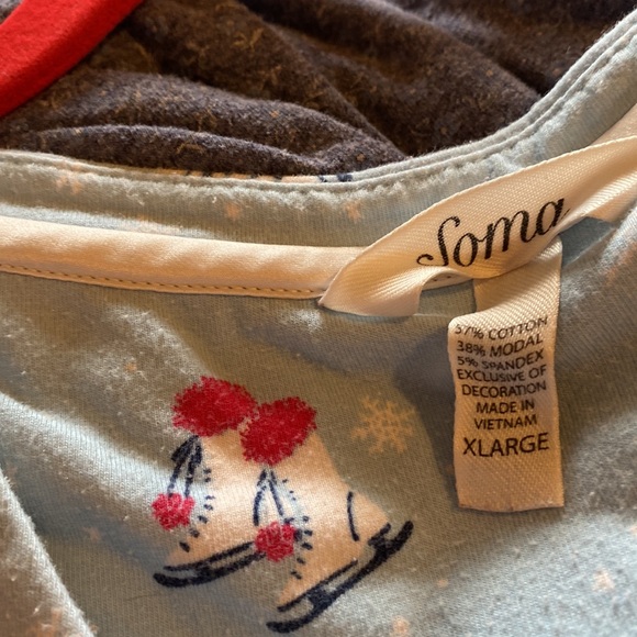 XLarge nightgown with snowflakes and ice skates! - Picture 4 of 5